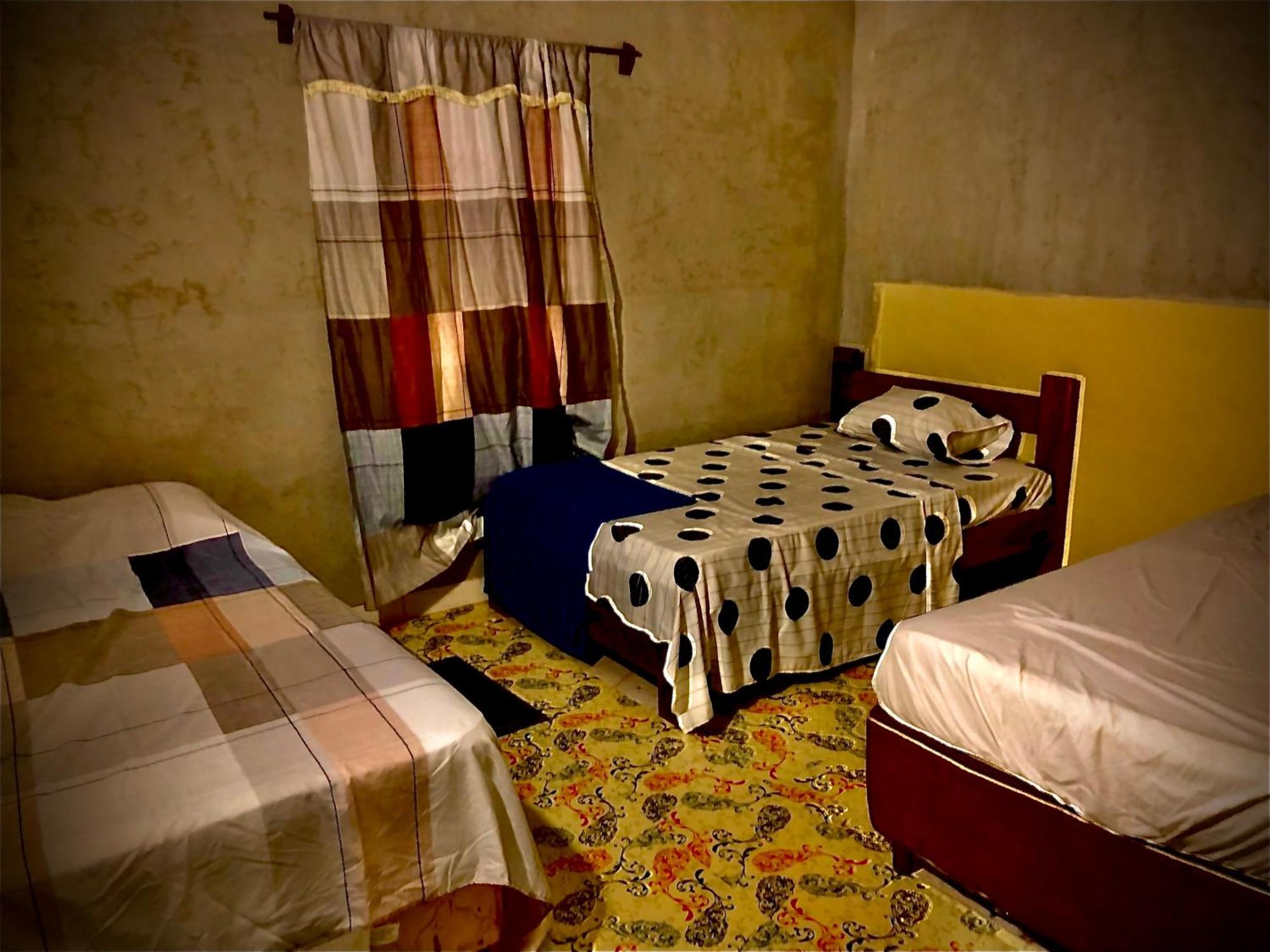 ルケ La Escala Aeropuerto Bed & Breakfast エクステリア 写真