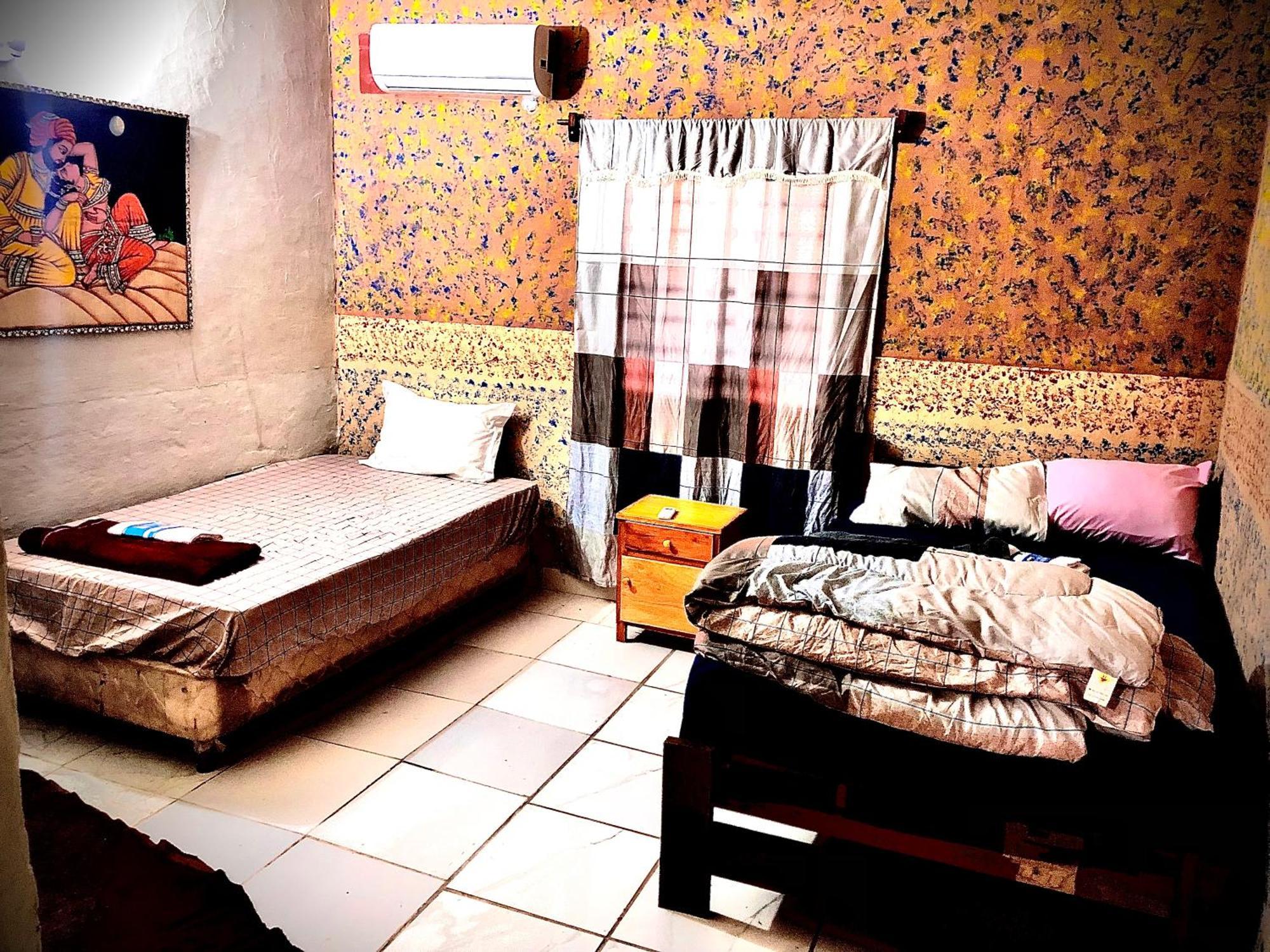 ルケ La Escala Aeropuerto Bed & Breakfast エクステリア 写真