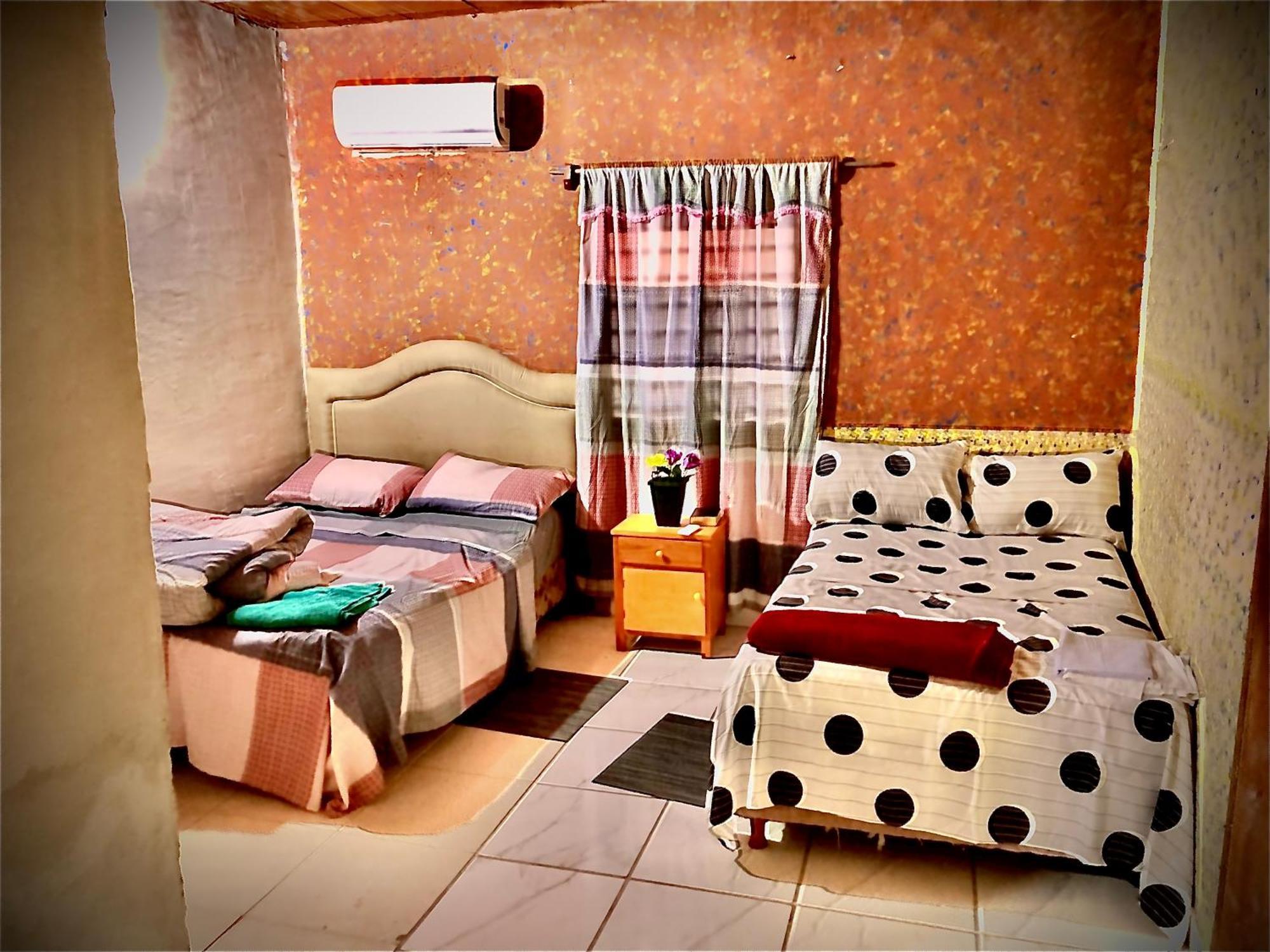 ルケ La Escala Aeropuerto Bed & Breakfast エクステリア 写真