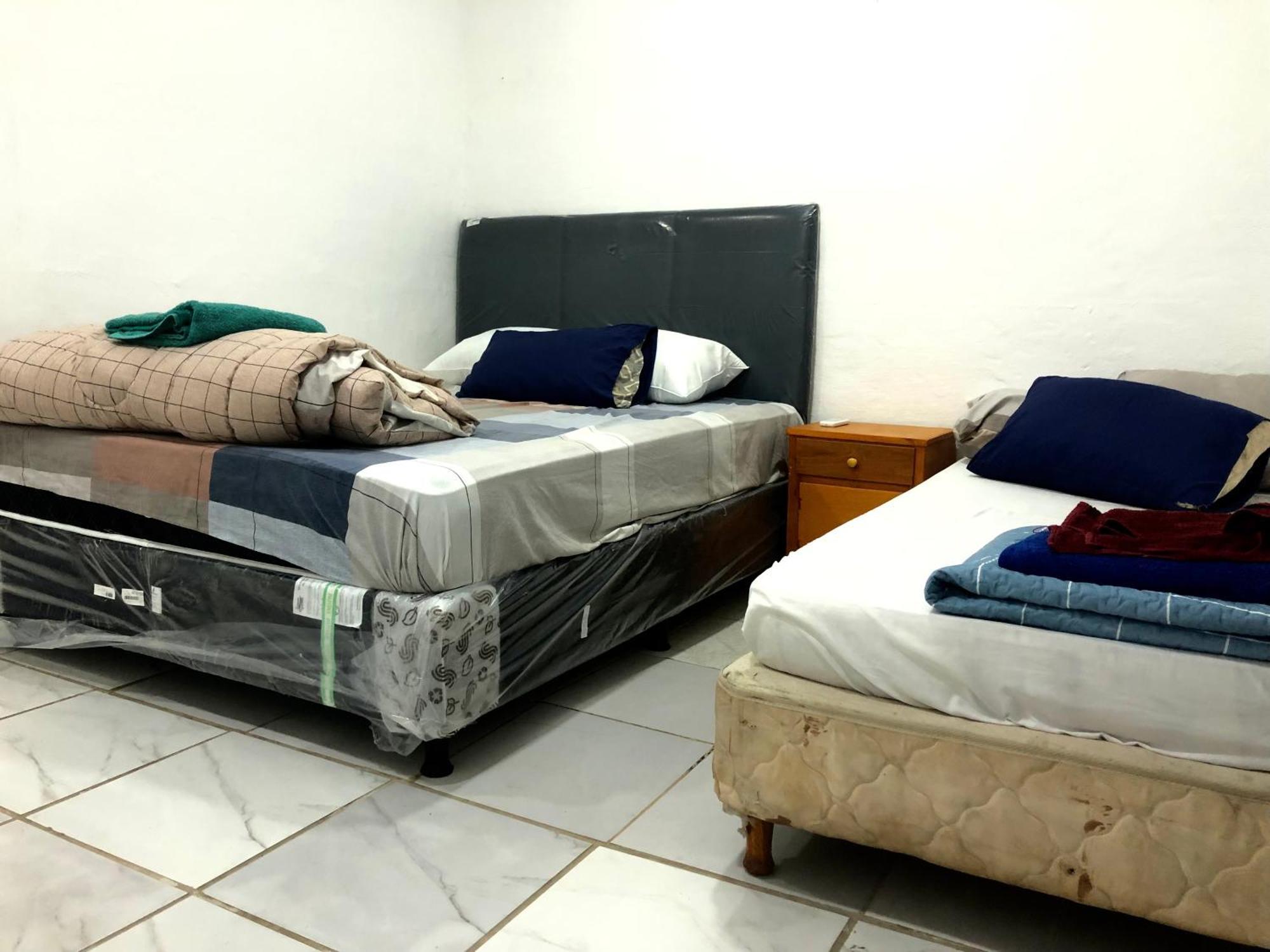 ルケ La Escala Aeropuerto Bed & Breakfast エクステリア 写真