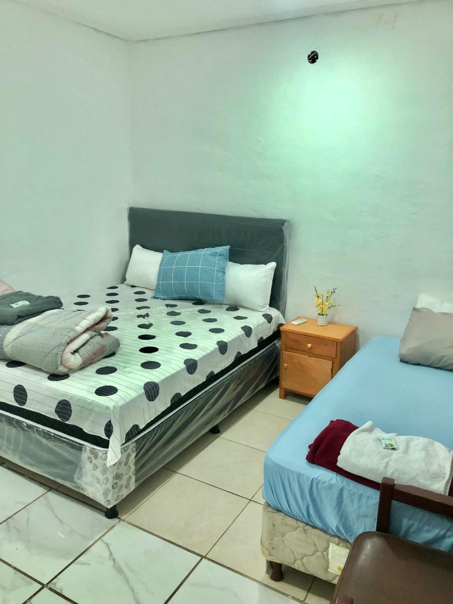 ルケ La Escala Aeropuerto Bed & Breakfast エクステリア 写真